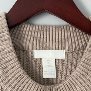 H & M SWEATER